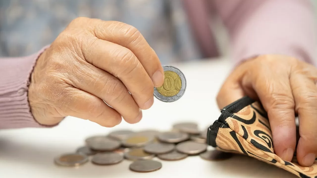 Әрбір үшінші жұмыс істейтін қазақстандық ең төменгі зейнетақымен қалуы мүмкін