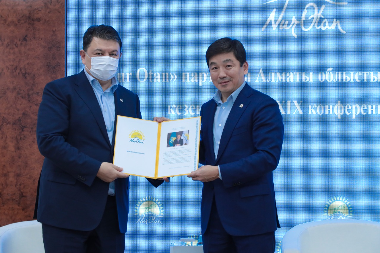 Байбек Талдықорғанда Амандық Баталовқа алғыс білдірді