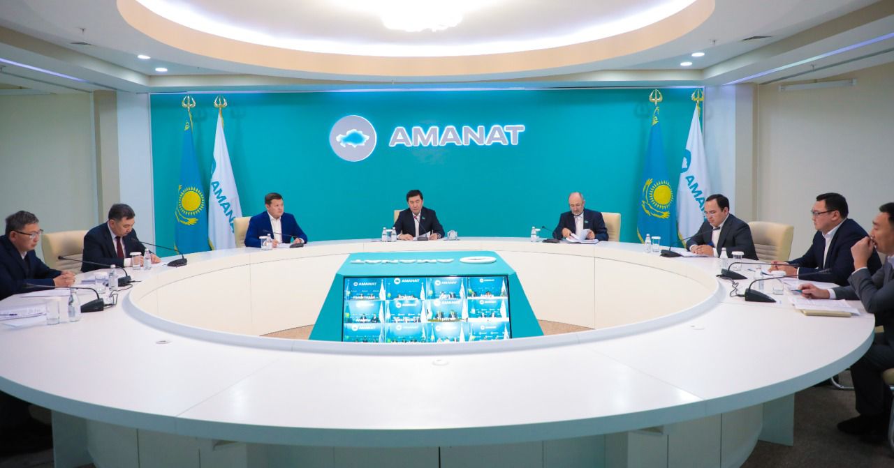 «AMANAT» پارتيياسى پرەزيدەنت جولداۋىن قولدايتىنىن مەلٸمدەدٸ