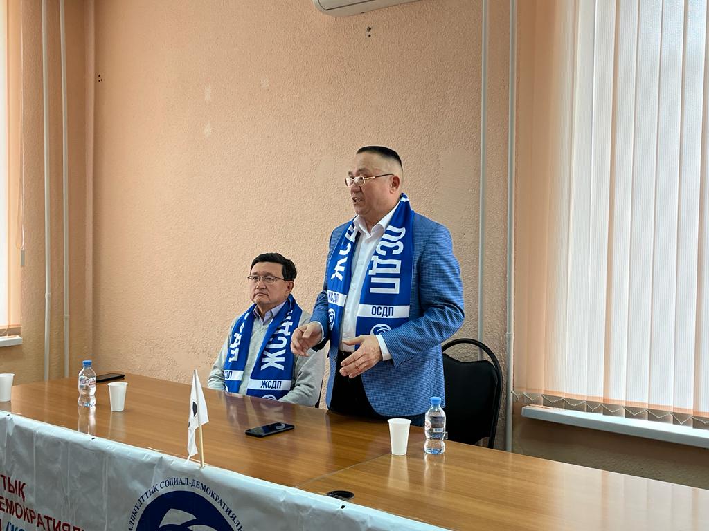Нұрлан Әуесбаев Орал қаласындағы сайлауалды штабқа барды