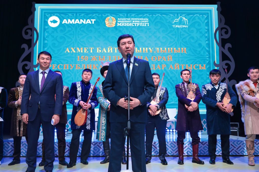 «Алтын домбыра»: Түркістанда «AMANAT» партиясының қолдауымен аламан айтыс басталды