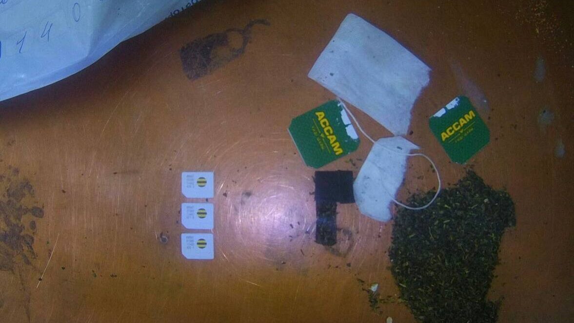 شاي ەمەس, بايلانىس قۇرالى: كولونيياداعى باندەرولدەن جاسىرىن SIM-كارتالار شىقتى