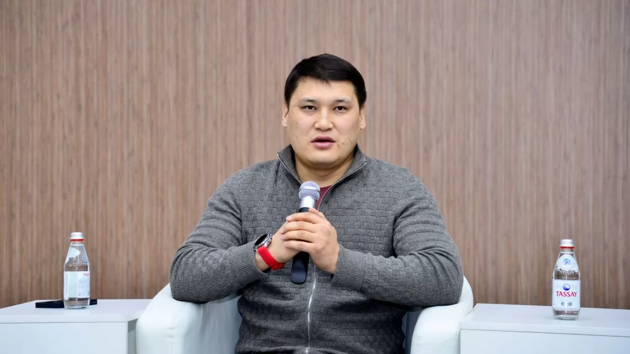 «Мемлекетке бағытталған ескерту»: Мәжілісмендер Берденовтің жағдайына қатысты пікір білдірді