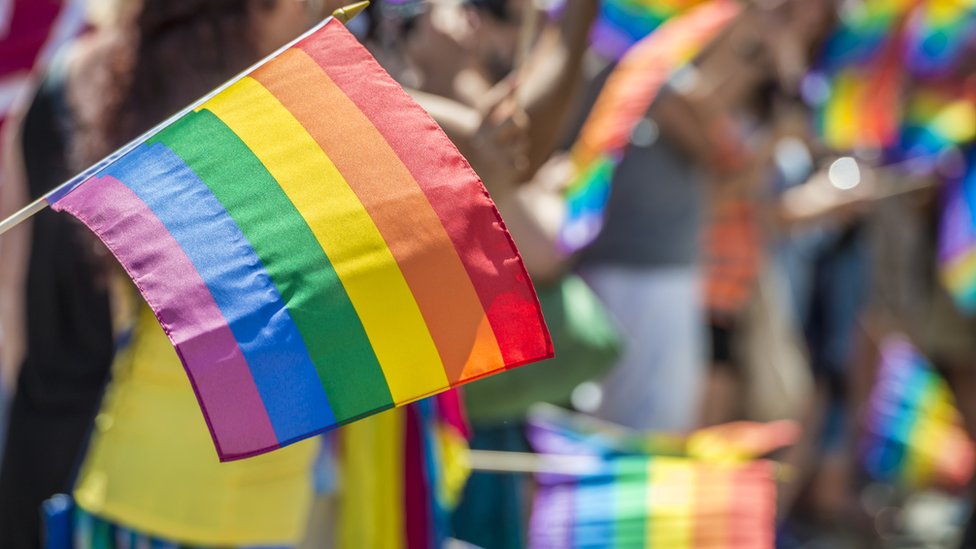 Toqaev LGBT-ny nasihattaýǵa tyiym salatyn zańǵa qol qoidy