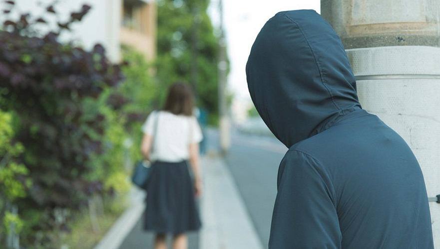 Сталкинг жасағандарға 865 мың теңгеге дейін айыппұл салынады