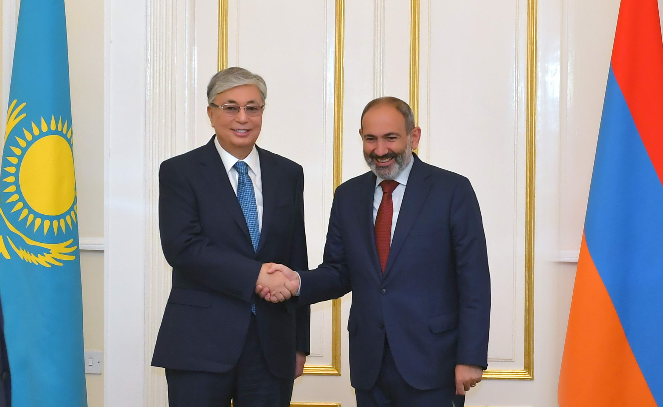Memleket basshysy Armeniia Premer-ministrimen telefon arqyly sóilesti