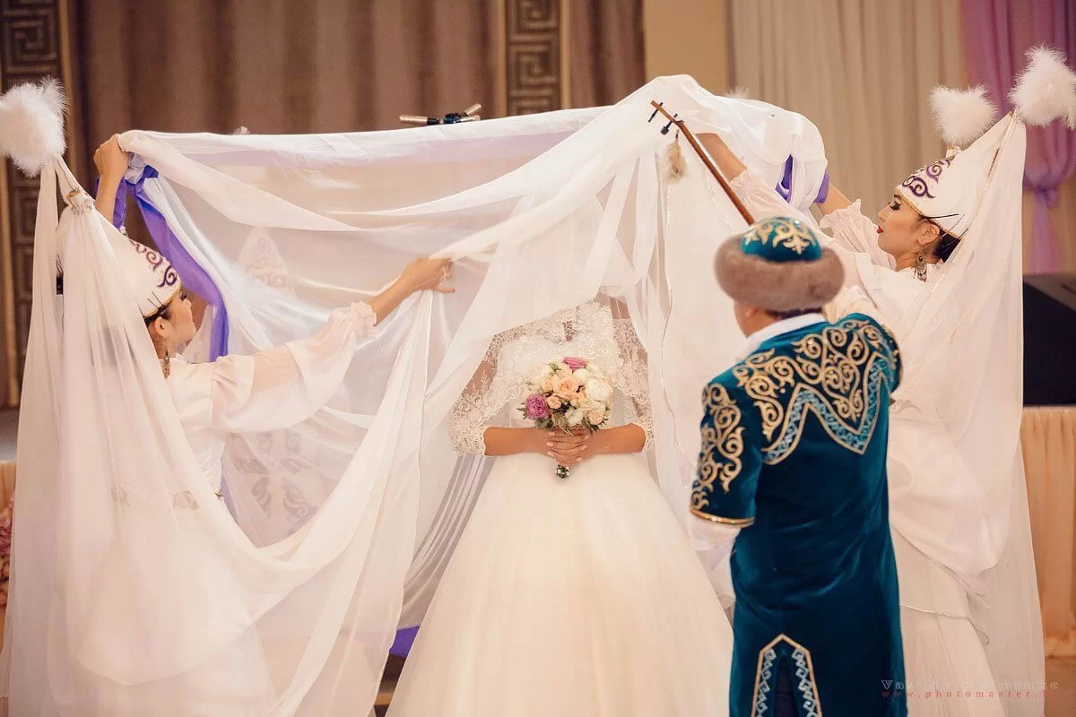 قازاقستاندىقتار نە ٷشٸن ٷيلەنەدٸ: زەرتتەۋ نەتيجەسٸ جارييالاندى