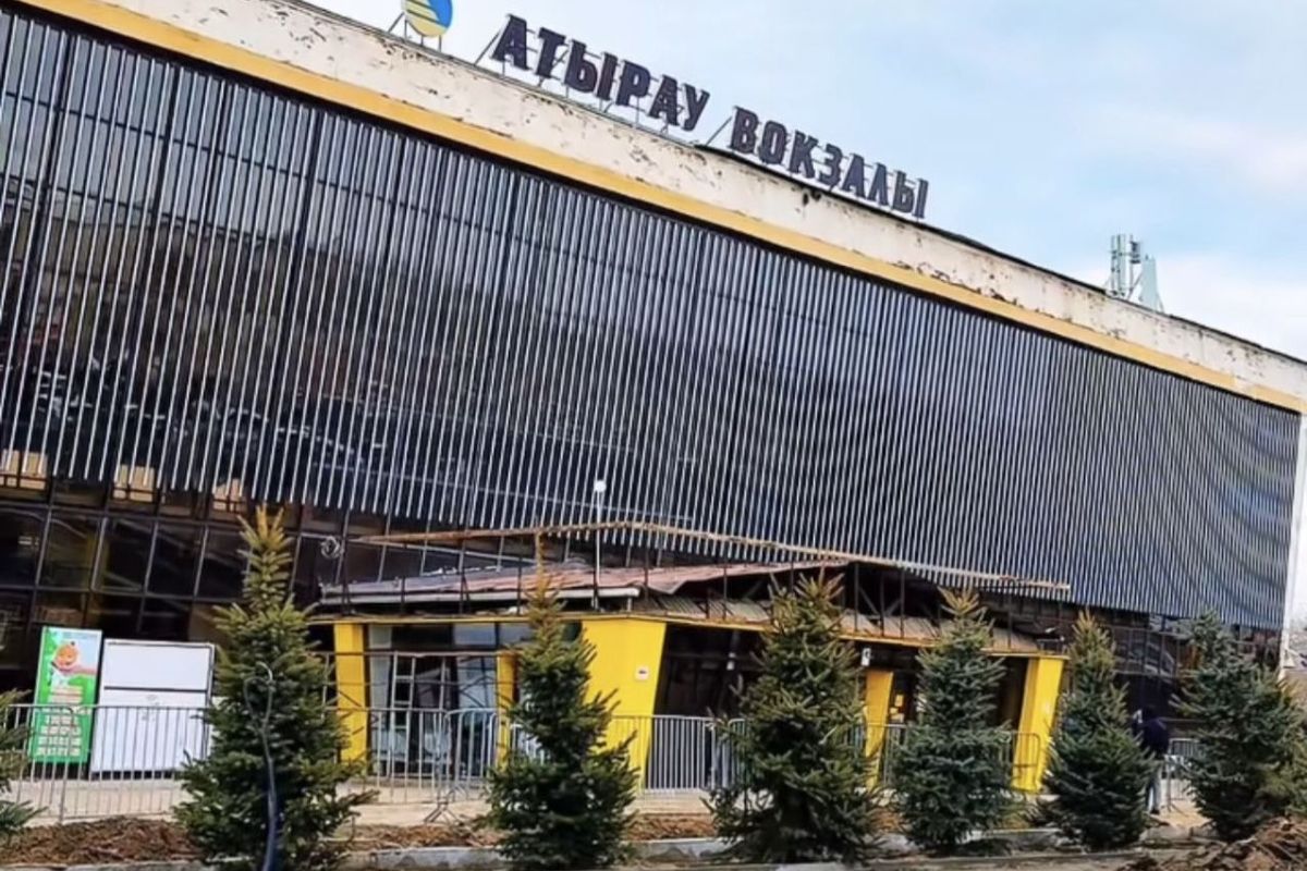 Атырауда такси жүргізушісі жолаушыға пышақ сұққан