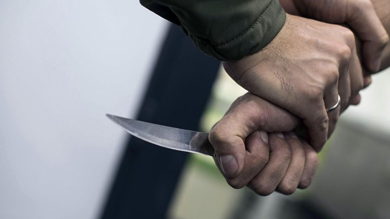 Almatyda er adam tanysyna pyshaqpen shabýyldaǵan: politsiia oqiǵany tergep jatyr