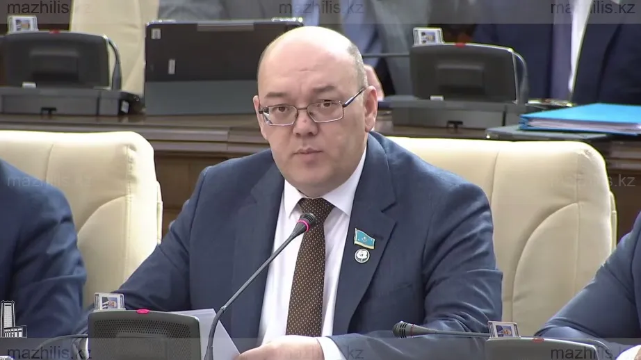Секс-қылмыскермен демалыс: депутаттардың Ұлттық банктің бұрынғы төрағасы Келімбетовке сауалы көп