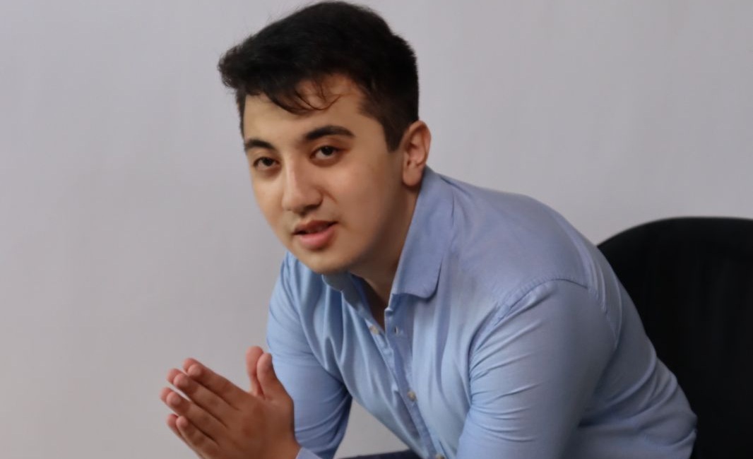 "Эльчин Сафарли мені екі қазақша кітап жазуға шабыттандырды": жас жазушымен сұхбат