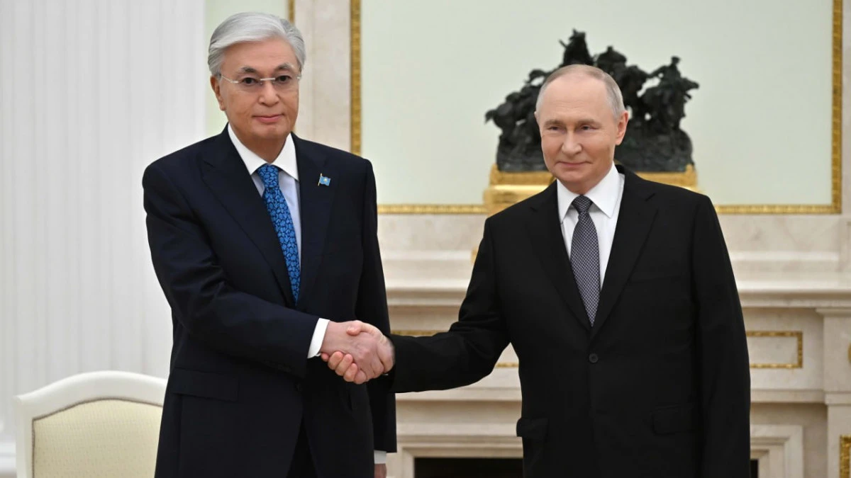 Тоқаев пен Путин Кремльде 2,5 сағаттан аса уақыт бейресми кездесу өткізді