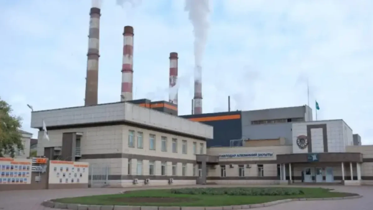 Павлордардағы зауытта материал опырылып, екі адам зардап шекті