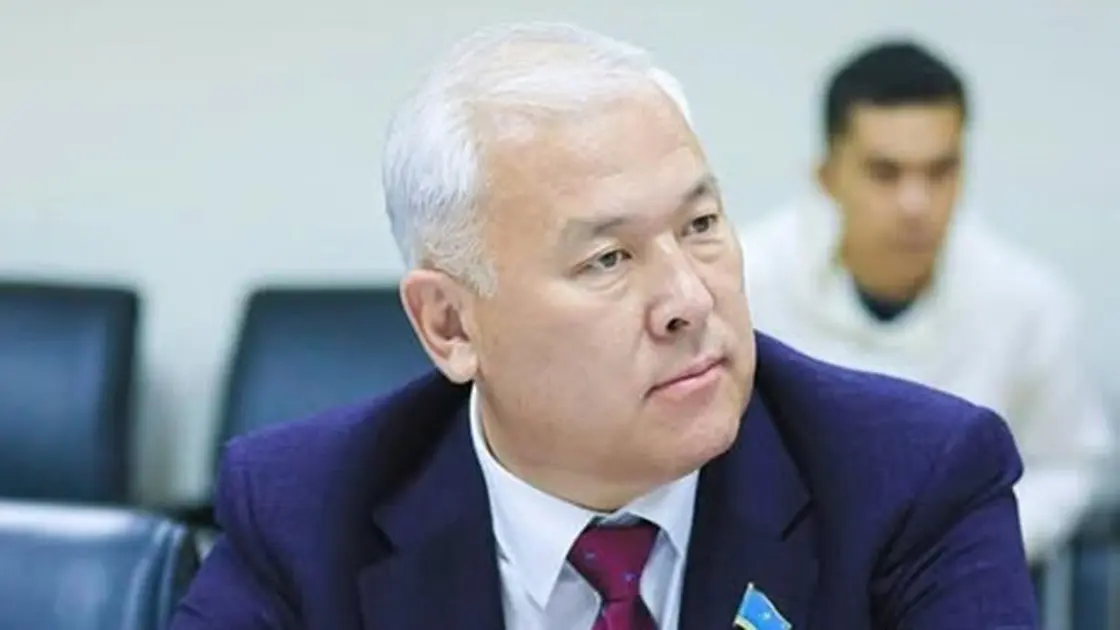 Murat Ábenov: «Bankterdiń ishinde satqyndar men qylmyskerler otyr»