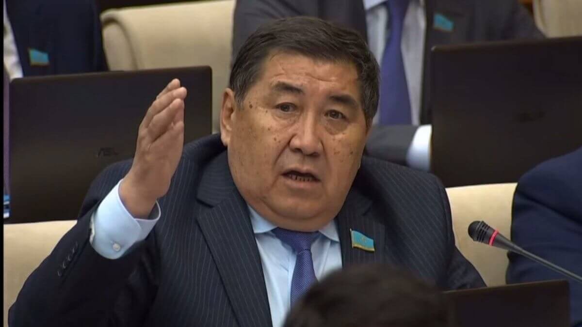 "ەسكٸ" قازاقستاننىڭ جەبٸرلەرٸ حالىقتى قاناۋدى جالعاستىرىپ جاتىر – بەپي