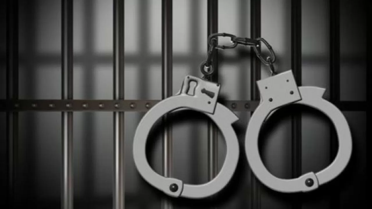 پوليتسەيگە قول كٶتەرگەنگە – 3 جىل: استانادا ماس كٷيدەگٸ ەر ادام سوتتالدى