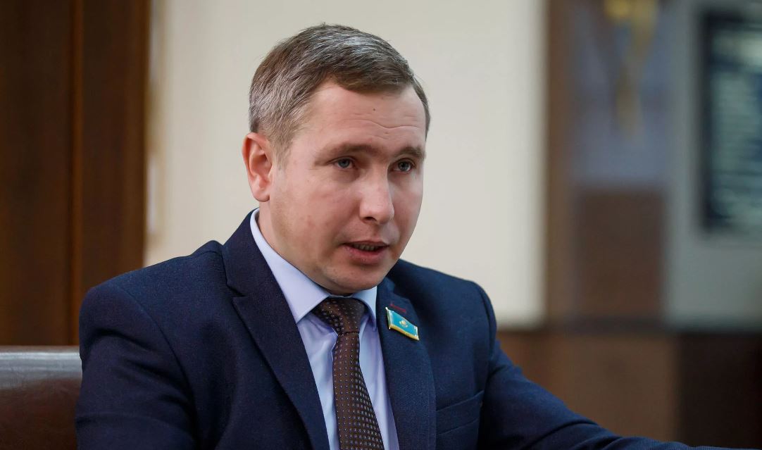 Сенатор Шиповских: "Жетім балаларға мемлекет тарапынан қолдау жеткіліксіз"