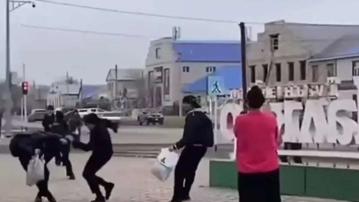 اقتٶبە وبلىسىندا وقۋشىلار جاپپاي تٶبەلەسٸ ۆيدەوعا تٷسٸپ قالعان