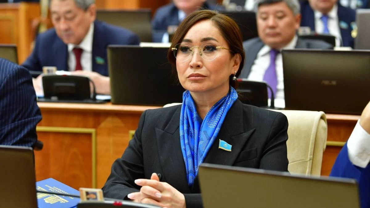 Депутат Қазақстанда әйелдерге қысқартылған жұмыс күнін енгізуді ұсынды