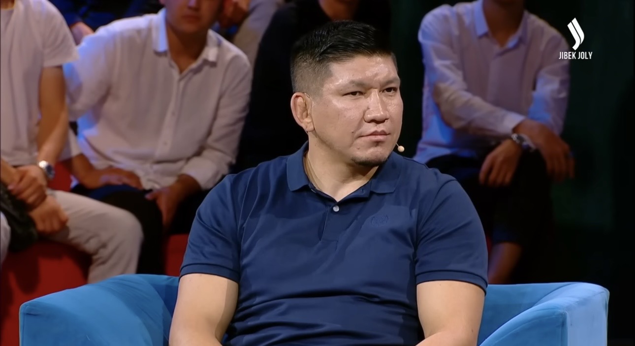 Қуат Хамитов қазақ тіліндегі септікті "септикпен" шатастырып, күлкіге қалды (ВИДЕО)