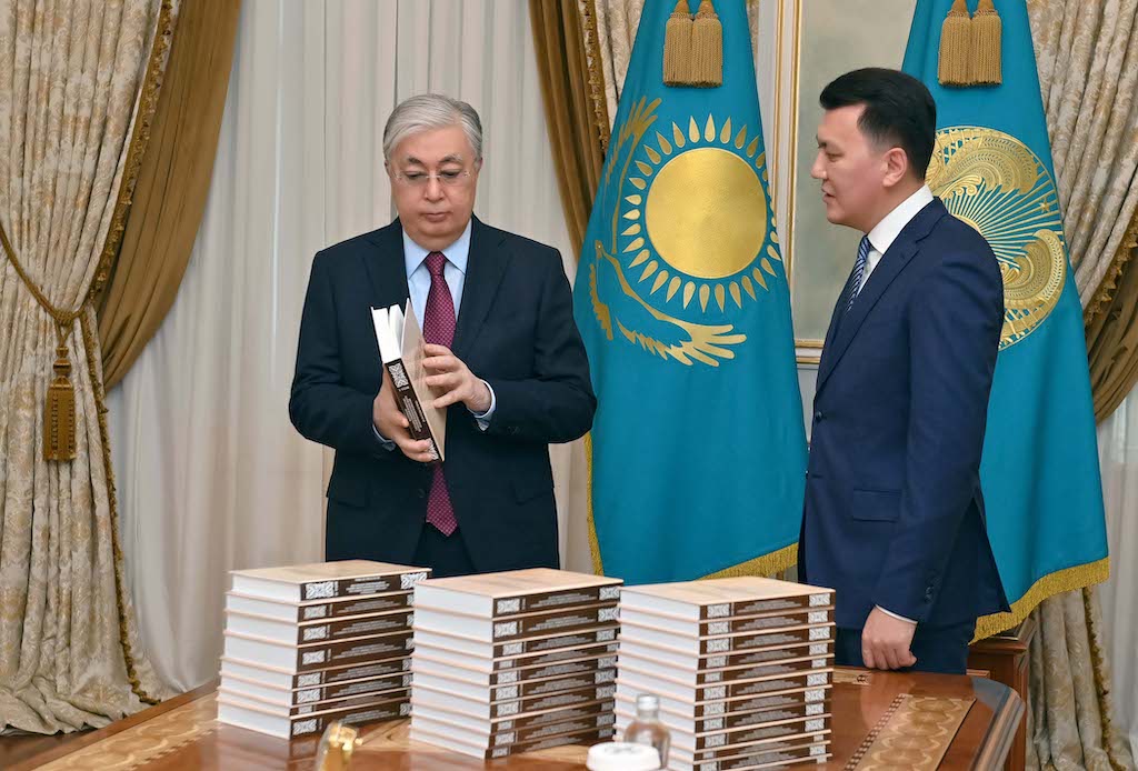 Toqaev saiasi qýǵyn-súrgin qurbandaryna arnalǵan 31 tomdyq qujatpen tanysty