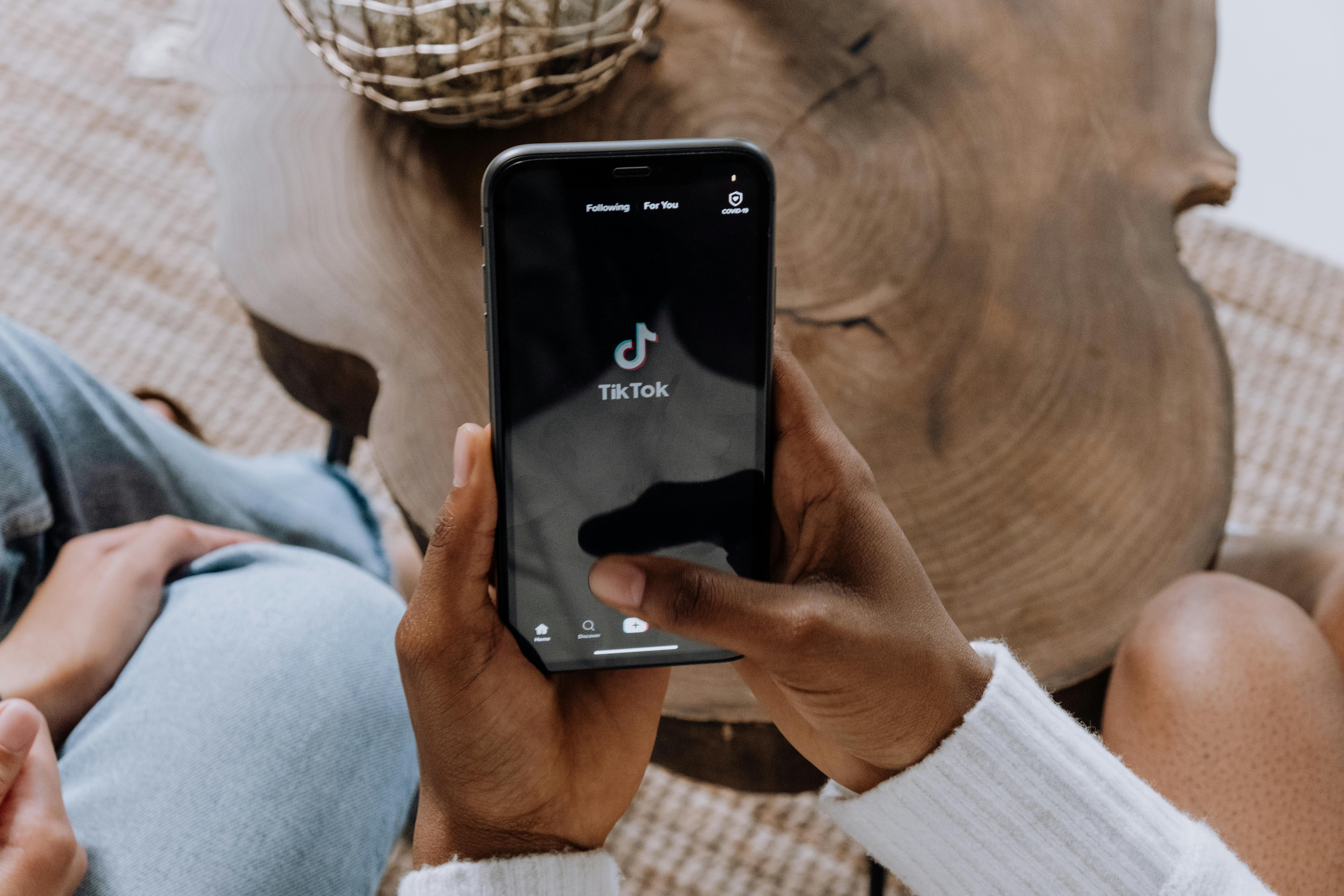 Цифрлық заман сынағы: TikTok-ты бұғаттау жасөспірімдер мәселесін шеше ме?