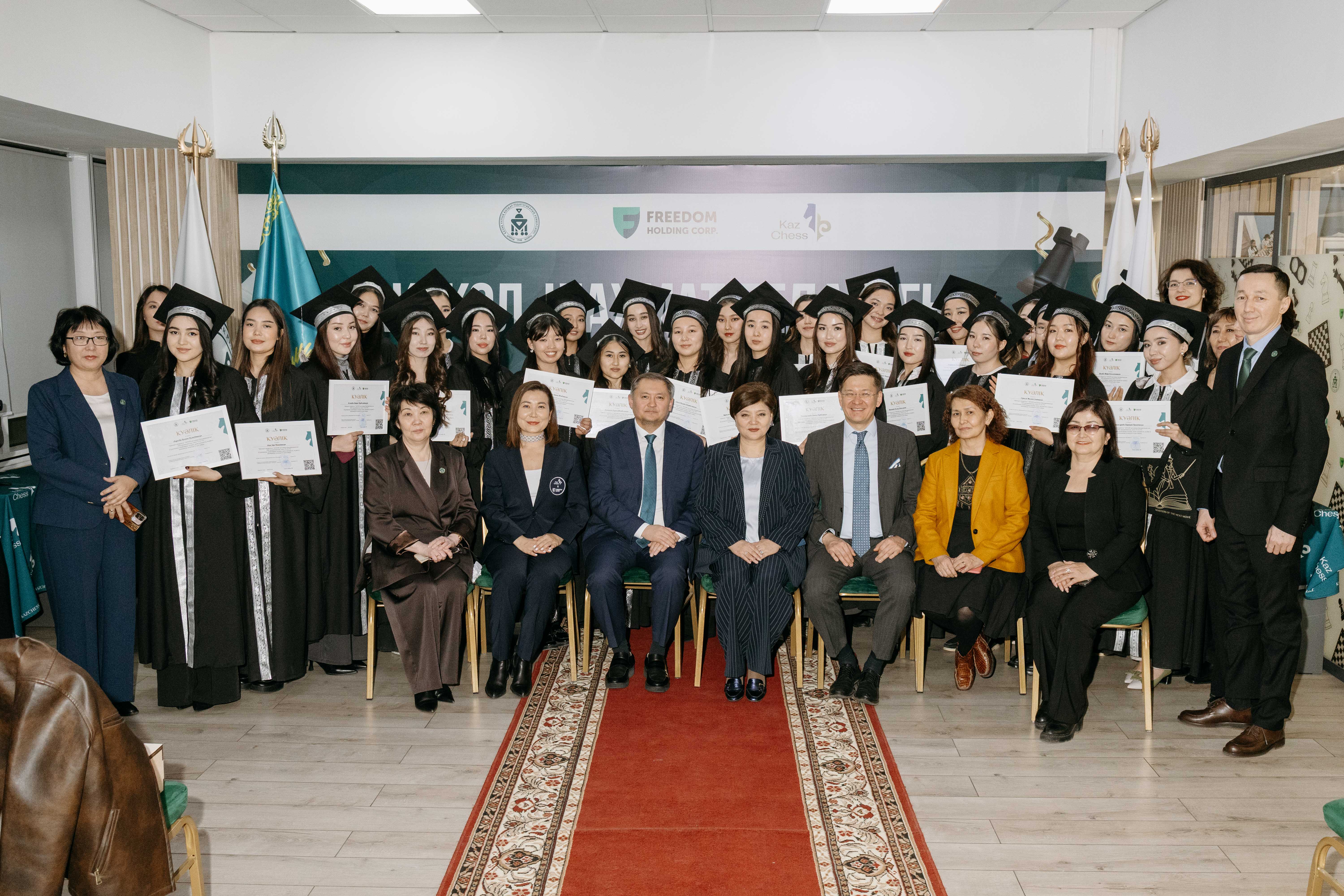 Almatyda eldegi alǵashqy KazChessLab zerthanasy ashyldy jáne shahmat boiynsha alǵashqy sertifikattalǵan pedagogtarǵa sertifikattar tabystaldy