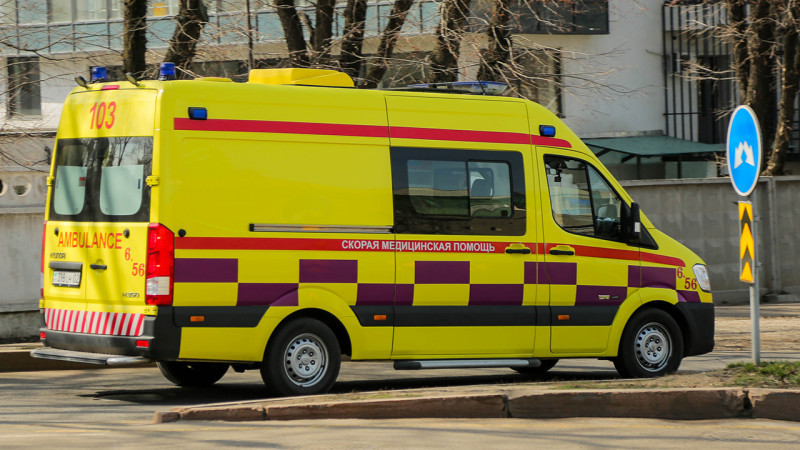 Atyraýda tok soǵyp kóz jumǵan balanyń ákesi qoiylǵan diagnozǵa kelispeitinin bildirdi