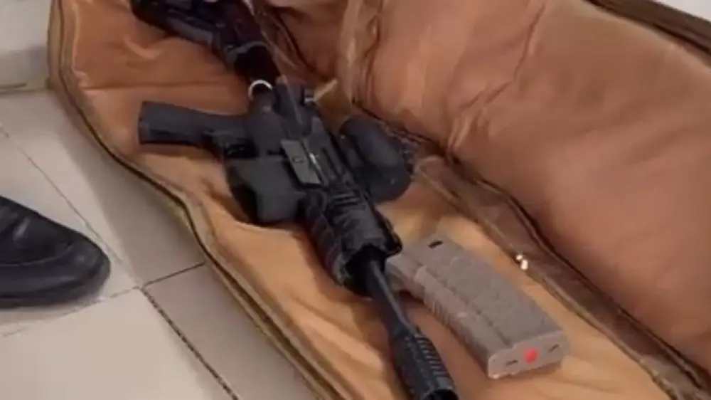 اقتاۋدا “قارۋ مەن گراناتا” دابىلى: قىزمەتكەر كەڭسەگە قاۋٸپتٸ سٶمكە الىپ كەلگەن