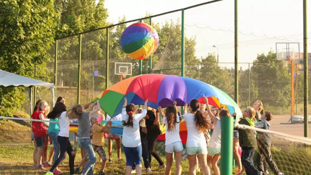 Депутат су тасқынынан зардап шеккен өңірлердің балаларына жеңілдік жасауды ұсынды