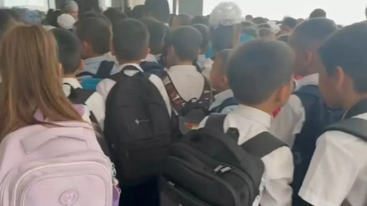 اقتاۋدا مەكتەپ وقۋشىلارى تاپتالىپ قالا جازدادى