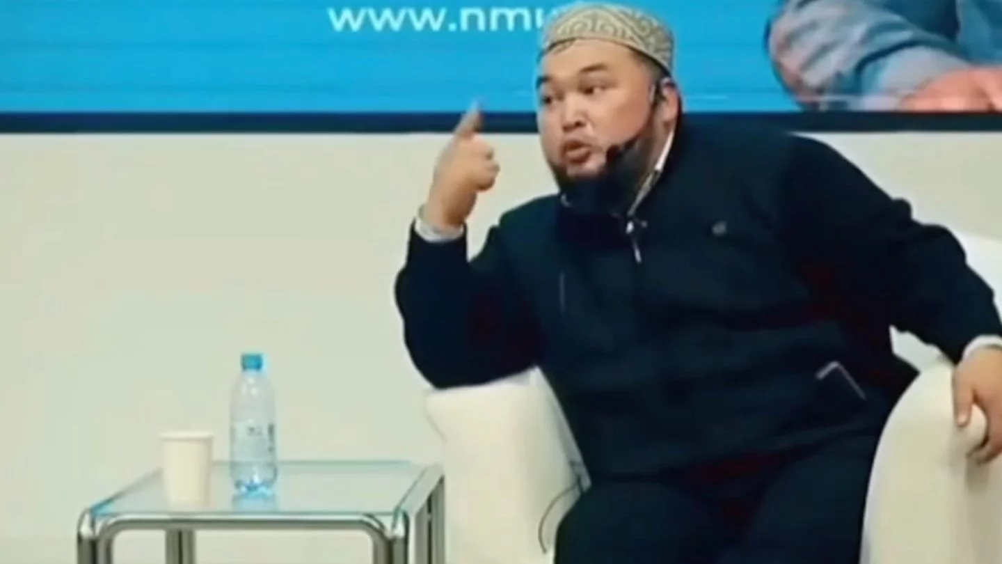 «Педофил — Алланың барына дәлел»: Нұр-Мүбаракта имам жұрттың жағасын ұстатты