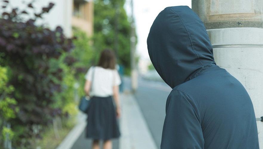 Stalking qylmys retinde engizilgen kúnnen bastap sotqa 51 isjoldanǵan
