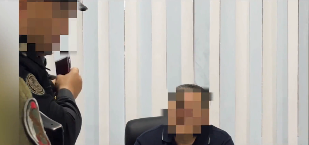 Kolledj direktory jalǵan stýdentter úshin stipendiia alyp kelgen