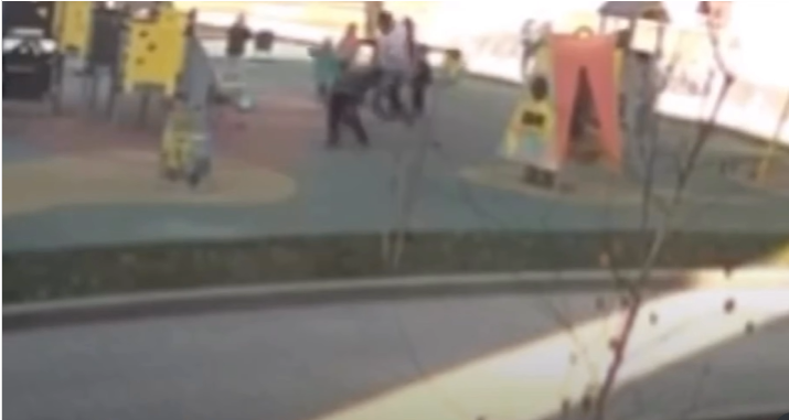 الماتىدا بالالار الاڭىندا كٸشكەنتاي بالانى تەپكەن ەر ادام ۇستالدى