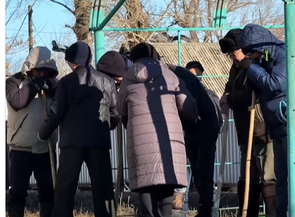 قازاقستاندىق نەمٸس ەيەل مۇسىلماندىق دەستٷرمەن جەرلەندٸ: ۆيدەو جەلٸنٸ تەبٸرەنتتٸ