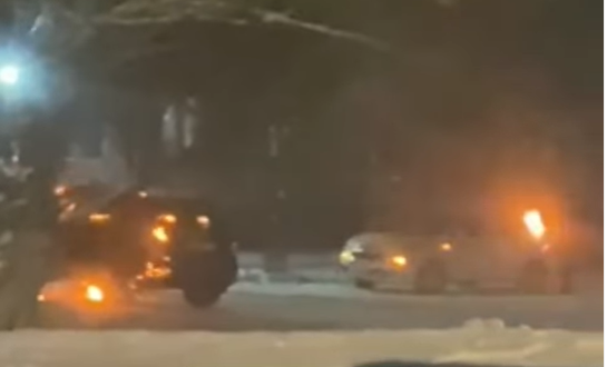 سەمەيدە ماس كٷيدەگٸ ەر ادام پوليتسييانىڭ قىزمەتتٸك كٶلٸگٸن ٶرتەپ جٸبەرگەن