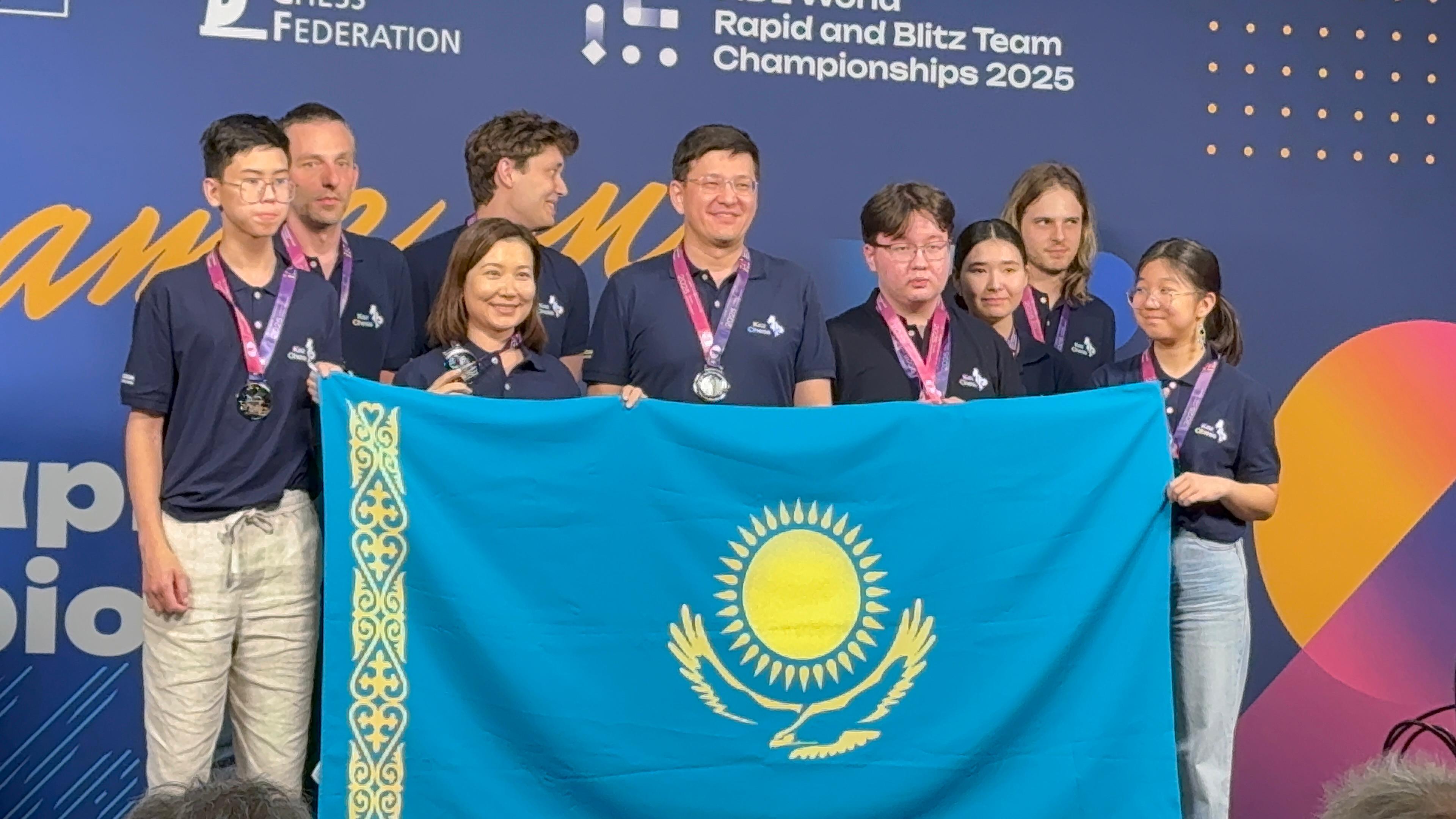 Лондонда өткен блицтен командалық әлем чемпионаты: KazChess күміс жүлде және қазақстандықтар алты медаль алды