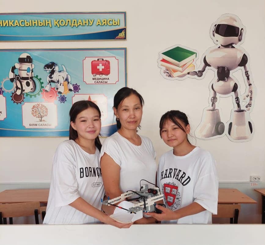 Kelestik oqýshylar qoqys jinaityn robot qurastyrdy