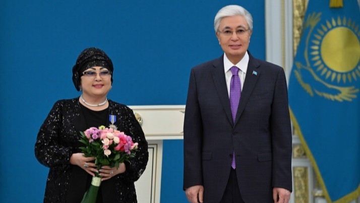 Президенттен марапат алған Мақпал Жүнісованың видеосы желіде қызу талқыланды