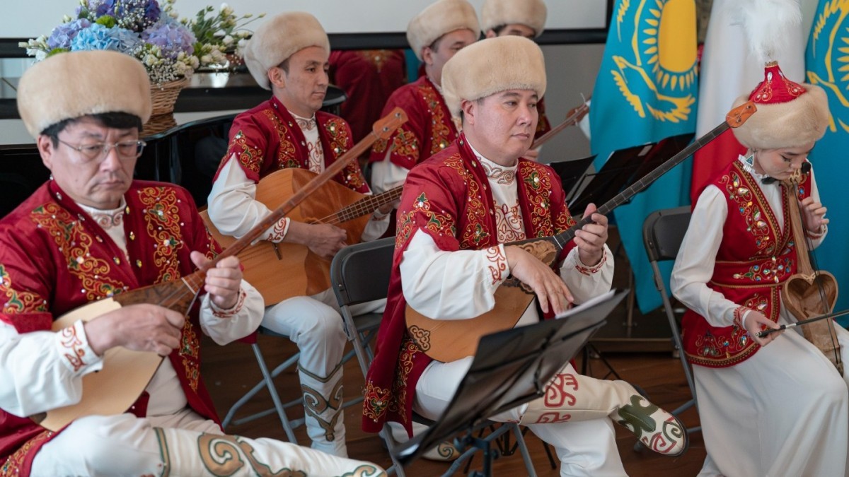 ПАРИЖДЕ ЕУРОПА ҚАЗАҚТАРЫНЫҢ БАСҚОСУЫ ӨТІП ЖАТЫР