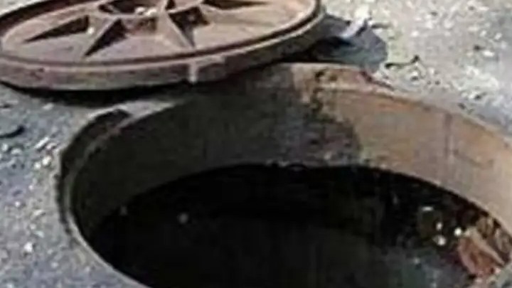 Екібастұзда жеті жасар бала ашық кәріз құдығына құлап кетті