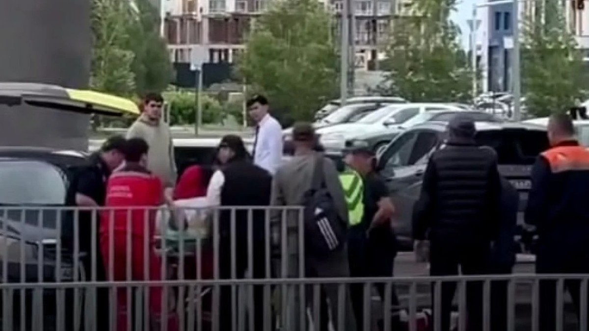 Астанадағы «Нұрлы жол» вокзалы маңындағы көпірден ер адам секірген