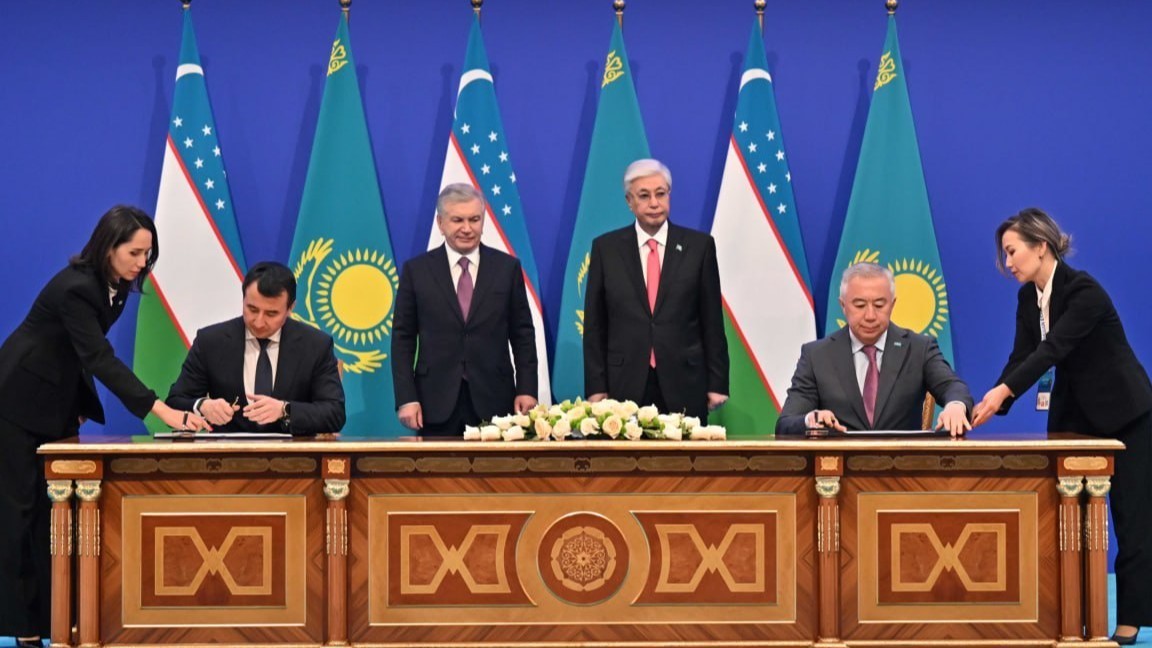 قازاقستان مەن ٶزبەكستان جول كارتاسىنا قول قويدى
