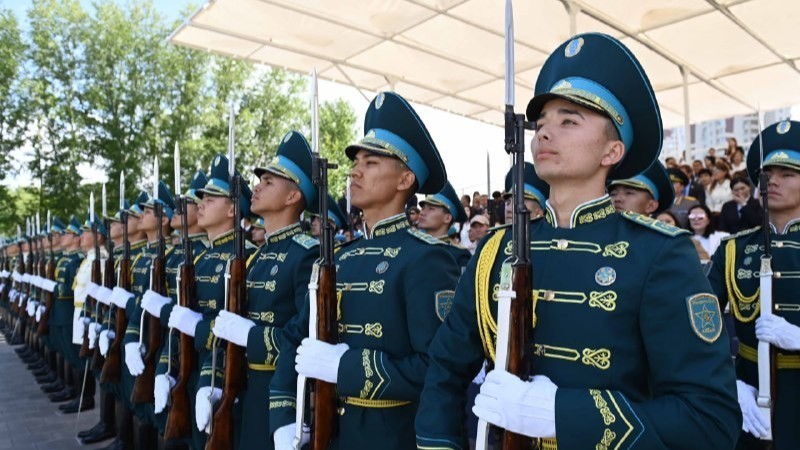 Қазақстандық әскери жоғары оқу орындарының түлектеріне жаңа әскери шен беріледі