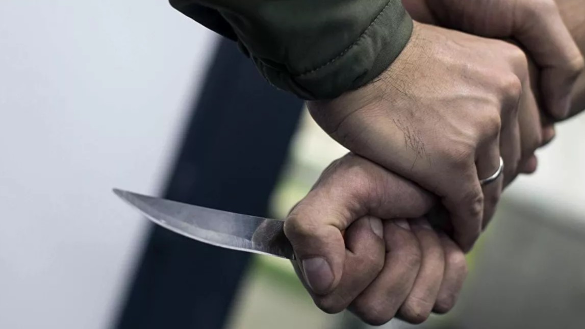 Temirtaýda qonaqqa kelgen er adam páter iesin pyshaqtap óltirdi