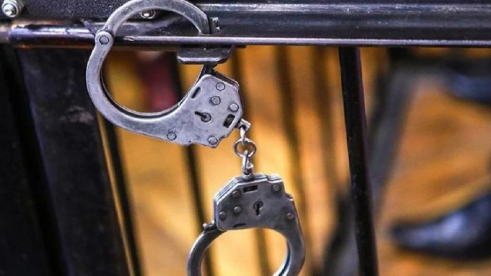 Куәгерден 5 млн теңге бопсалаған полицейлер сотталды