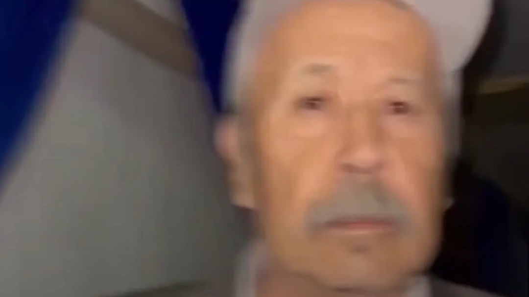 70 جاستاعى ەر ادام پويىزدا ۇيىقتاپ جاتقان بويجەتكەنگە تيٸسكەن