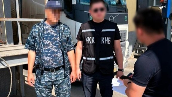 Шекарадағы заңсыз бизнес әшкереленді: 17 адам тергеліп жатыр