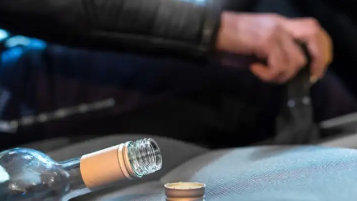Өмір бойына құқығынан айырылған: Мас күйде рөлге отырған ер адам ұсталды